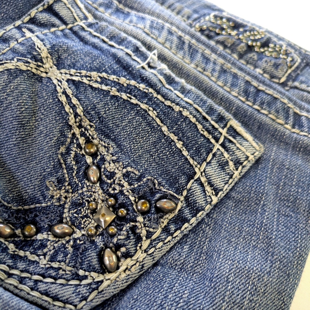 Silver Jeans Tuesday Bootcut Low Rise Embroidered Studded Denim W26 L33